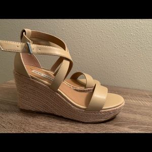 NWOT Steve Madden Wedges